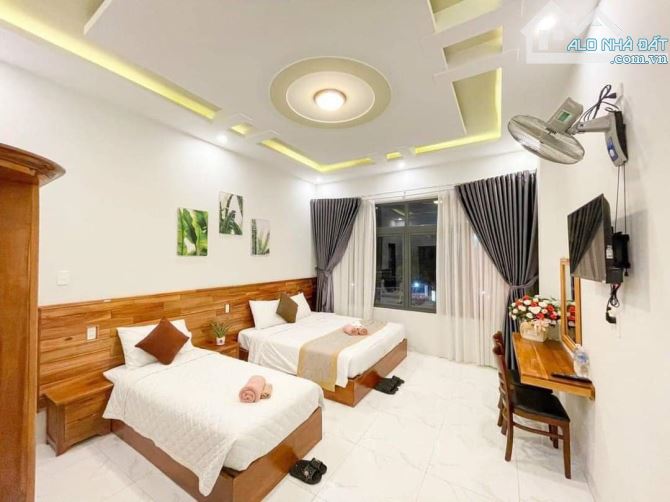 (HOT HOT)Bán Homestay V.I.P 4 Mê Mặt tiền Phường Ngô Mây cách Biển Quy Nhơn chỉ 300m 114m2 - 3