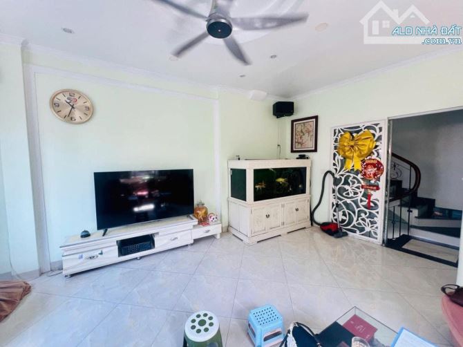HIẾM XÃ ĐÀN PHÂN LÔ OTO NGỦ TRONG NHÀ , NHÀ DÂN XÂY KHUNG CỘT CHẮC CHẮN - 3