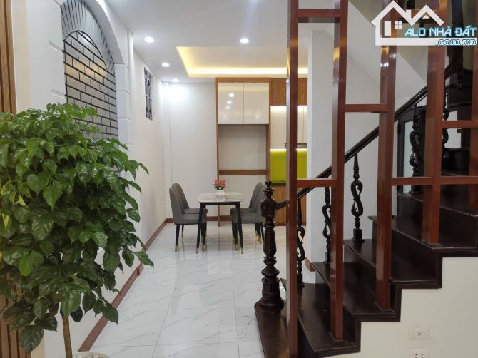 Phố Khương Hạ - Thanh Xuân - 41m2 x 5T - Ô Tô Đỗ Cửa - Dừng Đỗ - MT 4m - Gía 7x tỷ - 2