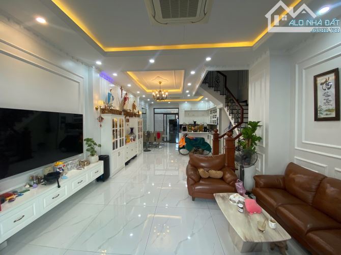 Siêu phẩm!!! Tạp Chí Nhà Đẹp 5,3x15m đúc mới 3,5 Tấm gồm 5PN, 6WC giá [9.6 tỷ]. - 3