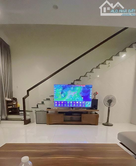 Bán nhà mặt tiền Hoàng Quốc Việt - 4