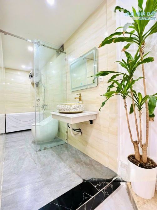 Cho thuê nhà mới tinh trong ngõ nông đường Chợ Hàng , 50 m2, 3,5 tầng, 4 ngủ, 8 triệu - 4