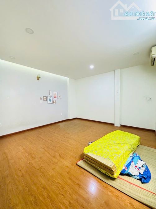Kẹt tiền tết bán gấp nhà Tân Bình, 4 tầng DT 4,6x22m, ngay khu phân lô Cống Lỡ chỉ 7 tỷ 3 - 4