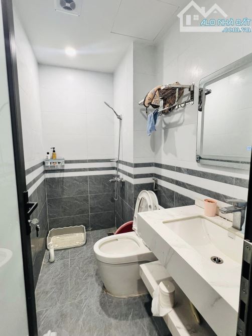 Nhà mặt ngõ ô tô kinh doanh phố Trần Thái Tông, DT 40m2*5T*4m giá 13.4 tỷ, ở và kinh doanh - 4