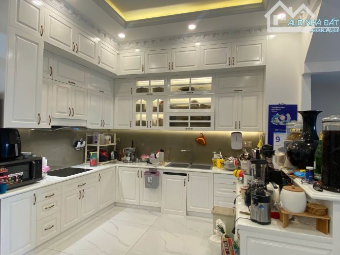 Siêu phẩm!!! Tạp Chí Nhà Đẹp 5,3x15m đúc mới 3,5 Tấm gồm 5PN, 6WC giá [9.6 tỷ]. - 4