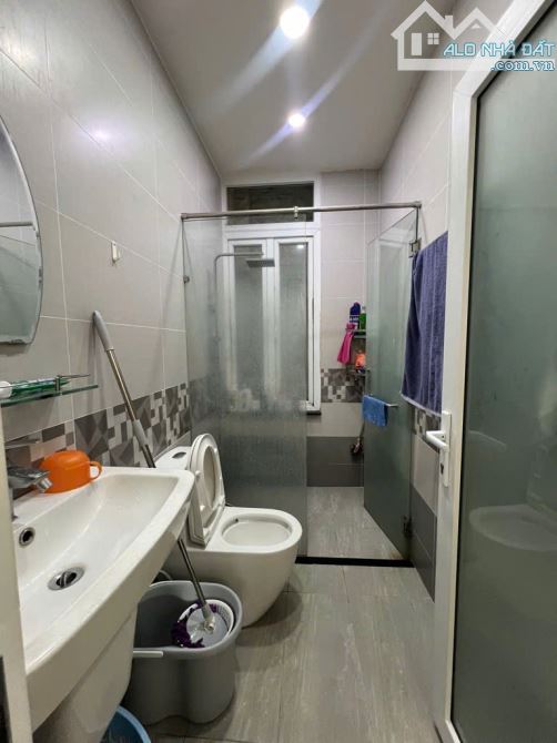 Kẹt tiền tết bán gấp nhà Tân Bình, 4 tầng DT 4,6x22m, ngay khu phân lô Cống Lỡ chỉ 7 tỷ 3 - 5