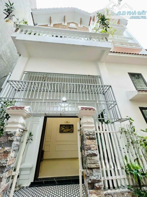 Cho thuê nhà mới tinh trong ngõ nông đường Chợ Hàng , 50 m2, 3,5 tầng, 4 ngủ, 8 triệu - 6