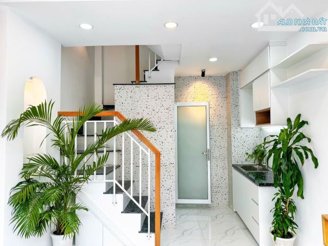 Siêu phẩm 4 tầng HXH Hoàng Hoa Thám P6, DTSD 120m2, GIẢM CÒN 4.9 tỷ - 6