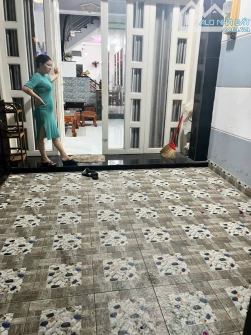 CHÚ QUANG BÁN GẤP NHÀ 1T1L NGUYỄN THÁI SƠN 56M2 GIÁ 1TỶ180TR GẦN CHỢ SHR - 6