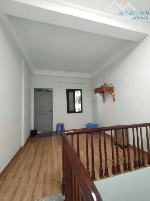 BÁN NHÀ NGUYỄN CHÍNH - TÂN MAI - 30M2,5 TẦNG, 15M RA OTO, FULL NỘI THẤT, NHÀ ĐẸP Ở LUÔN - 8