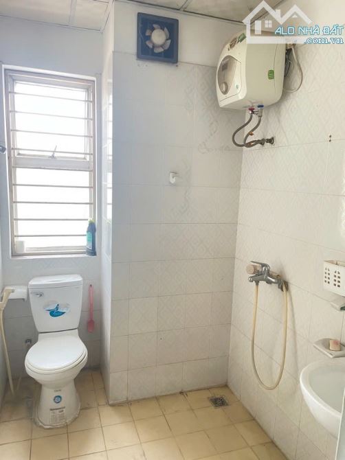 CHUNG CƯ 2 NGỦ 2WC – NGAY NGUYỄN VĂN CỪ, LONG BIÊN - CĂN GÓC - BAN CÔNG CHEW - PHÒNG KHÁCH - 9