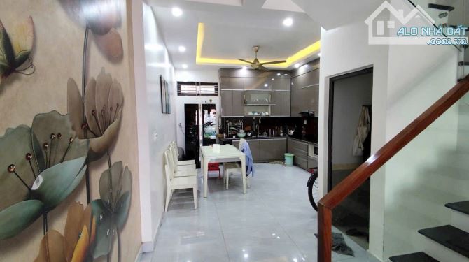 Bán Nhà 2,5 Tầng Mặt Đường LÁN BÈ - Bên Lẻ View Sông (50m2; Mặt tiền: 4,5m)