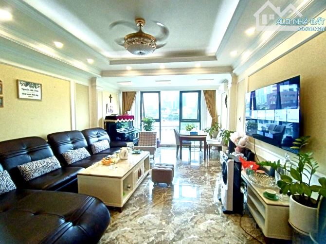 Nhà đẹp Tây Sơn, ngõ thông, ô tô tránh, vào nhà, kinh doanh, gần phố, 7T thang máy, 52m2