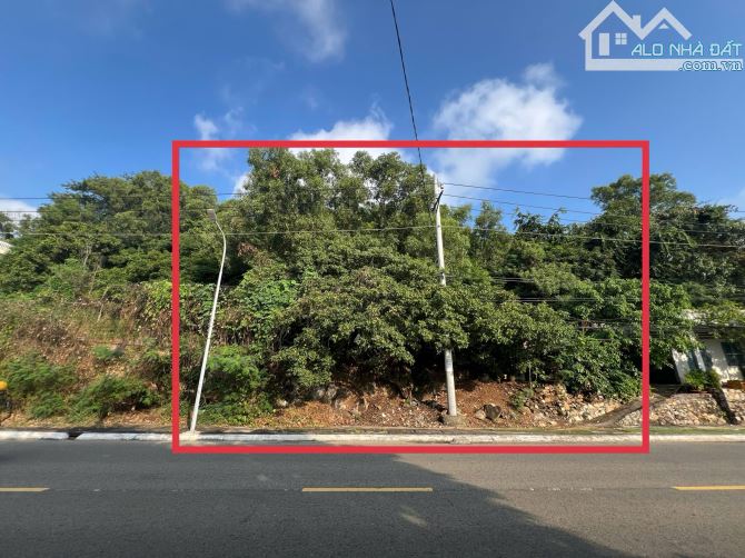 CẦN BÁN LÔ ĐẤT TRẦN PHÚ ( DT: 20M X 97M = 1941M2 ) VIEW TRỰC DIỆN BIỂN