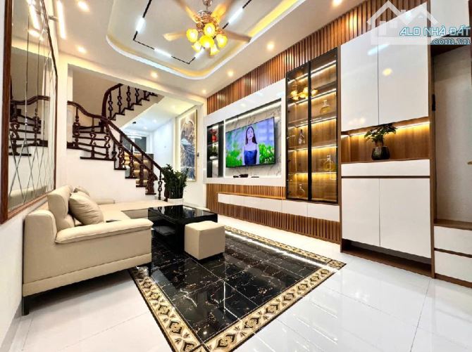 Bán nhà Phố Quan Hoa 40m2, 4PN, tặng full nội thất như hình