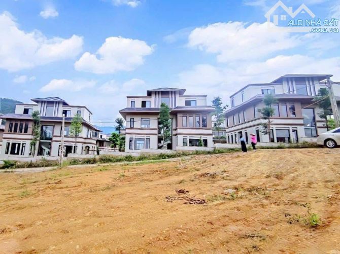 Bán gấp lô đất làm 2 Bãi Dài. Cạnh KĐT Xanh Villas và ĐHQG. Giá đầu tư. Sđcc