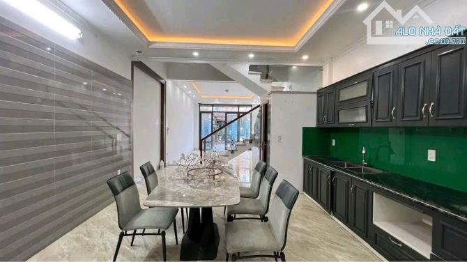 Cho thuê nhà mới tinh tại Thiên lôi- Nguyễn Văn Linh cực đẹp, 70 M2, 4 T, 4 NGỦ FULL, 12tr