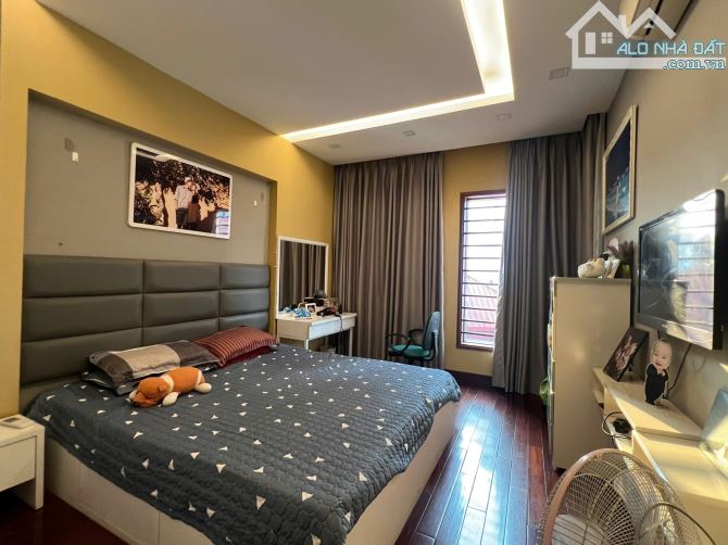 Phố VIP Nguyễn Trãi, Ôtô đỗ cửa, Nhà xây cực chắc và đẹp 55m2, 6tầng, 6.8mt, giá 15.5 tỷ - 1