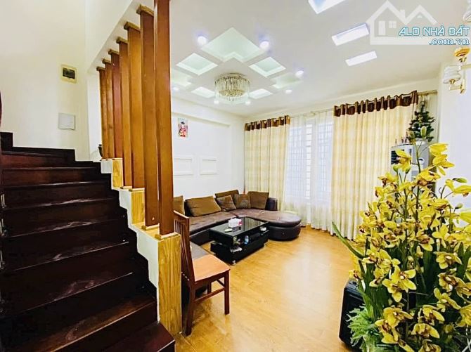 NHÀ ĐẸP NGAY NGÃ TƯ SỞ - 45M2 - 5 TẦNG - MT 4M - GARA Ô TÔ 7 CHỖ - KINH DOANH - 2