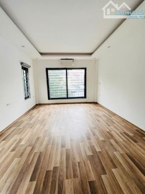 🏡 NHÀ MỚI - Ô TÔ ĐẬU CỬA - TRÂU QUỲ GIA LÂM diện tích 30m mt4.3m giá 4,8 Tỷ - 4