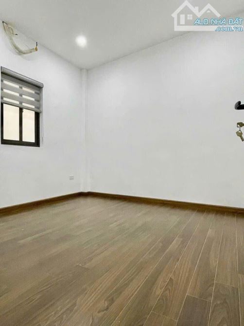 Giá tốt, nhà Dịch Vọng- Cầu Giấy, 42m2 * 5 tầng, phân lô nét, ngõ thẳng tắp, oto đỗ cửa. - 4