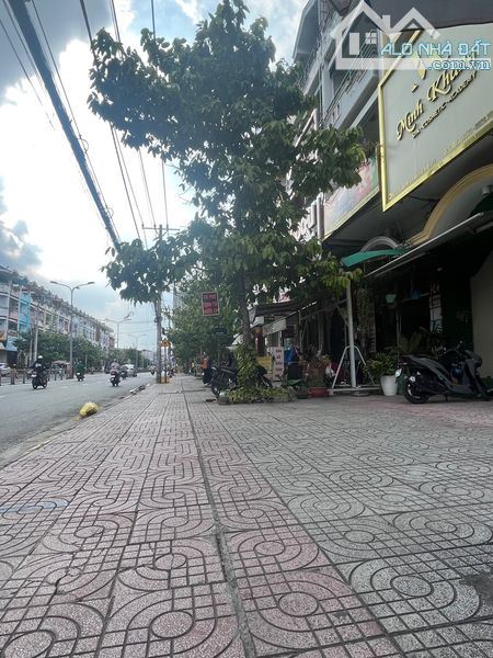 Mặt tiền kinh doanh Tạ Quang Bửu 4x20 80m2 chỉ 18 tỷ