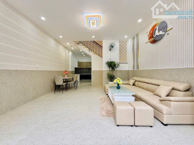 Bán gấp nhà ngay Đông Hưng Thuận 13, Quận 12. DT: 60m2 / 2 Tỷ 160. Sổ hồng riêng