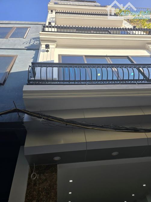 Nhà cực đệp ở luôn Lê Văn Lương Cầu Giấy. DT50m, 6 tầng 2 ngủ, MT5m Giá 20 tỷ Ngõ ô tô