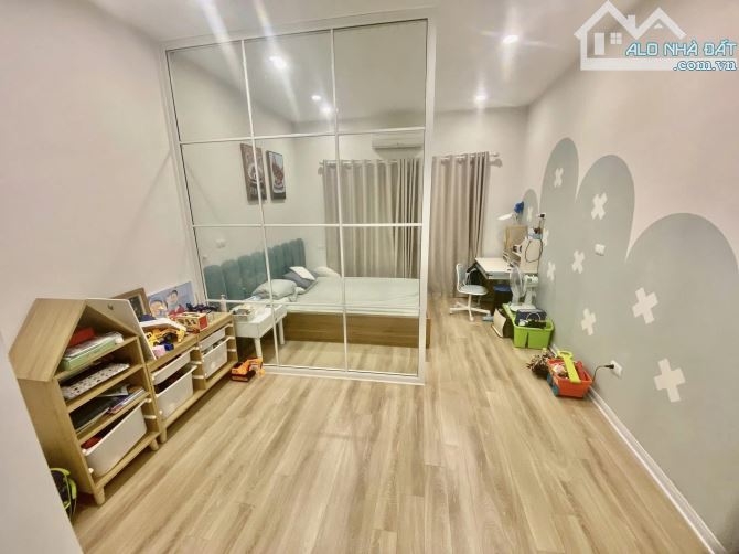 Hơn 5 tỷ nhà 40m2 4 tầng ngay trung tâm Đống Đa - đi lại thuận tiện