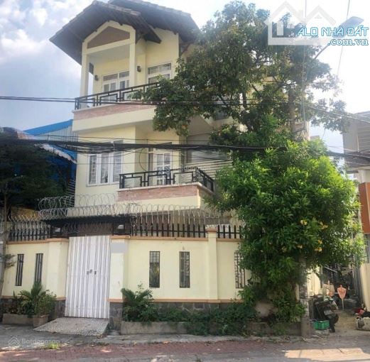 Bán villa 2 mặt tiền 150m2 (đã hoàn công), sổ hồng chính chủ, khu vực trung tâm TP Thủ Đức