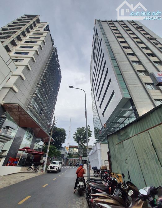 Tòa nhà trung tâm Quận 1. Nguyễn Đình Chiểu 5000m2 sàn. Dòng tiền cao