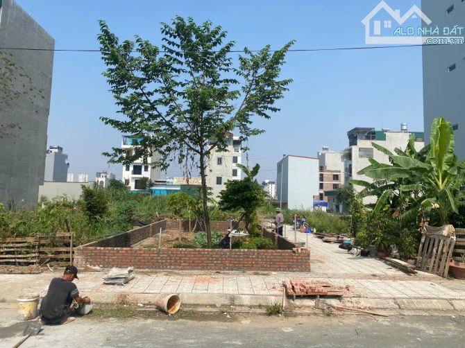 Duy nhất 01 lô góc siêu thoáng, view vườn hoa, hướng Nam, DT 83m2, khu 25ha Vân Canh, Hàng