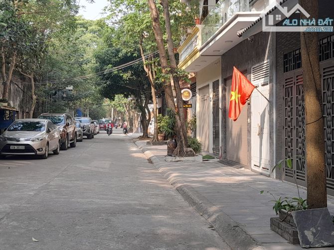 BIỆT THỰ KHU 409 TAM TRINH, HOÀNG MAI, 90M,4T,MT6M, VỈA HÈ, GARA Ô TÔ, VĂN PHÒNG, ĐẲNG CẤP