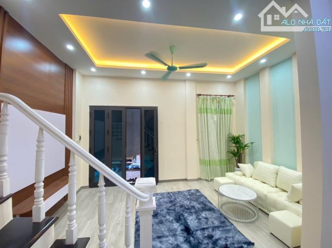 NHÀ ĐẸP NGÕ THÔNG CẦU GIẤY - DIỆN TÍCH 31M2 - 5 TẦNG - MẶT TIỀN 5.2M2 - GIÁ 7.05 TỶ