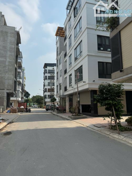 Cho thuê tầng 1+ 2 thông sàn nhà mặt phố khu TĐC Ngọc Thuỵ 150m2-15tr 🎊🎊🎊  l
