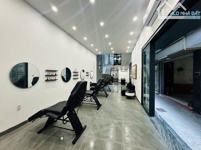 Cần bán căn nhà 67mx 4.5 tầng trần nhật duật , kinh doanh ol , spa , nail . Chỉ việc xáchở
