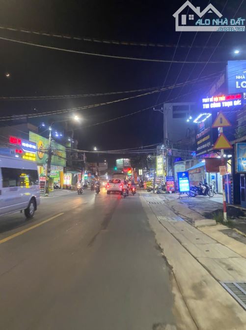 Đất biệt thự nhà vườn 375m2 thổ cư chợ Trảng Dài hẻm xe hơi quay đầu giá 8,2 tỷ.