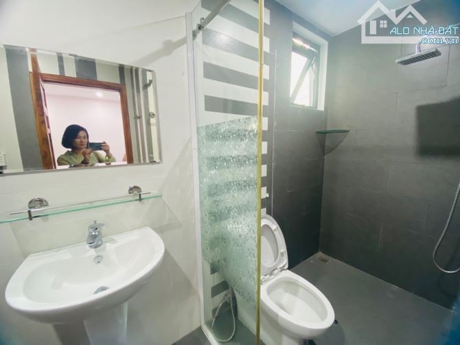 Hàng hiếm! Toà căn hộ - 3 tầng - Cạnh Trịnh Đình Thảo - Trục 7m5 -11 phòng - Nhỉnh 8 tỷ - 3
