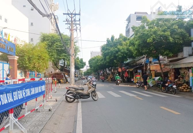 Bán nhà Âu Dương Lân, hẻm xe hơi, ngay chợ Rạch Ông, hoàn công đủ - 1