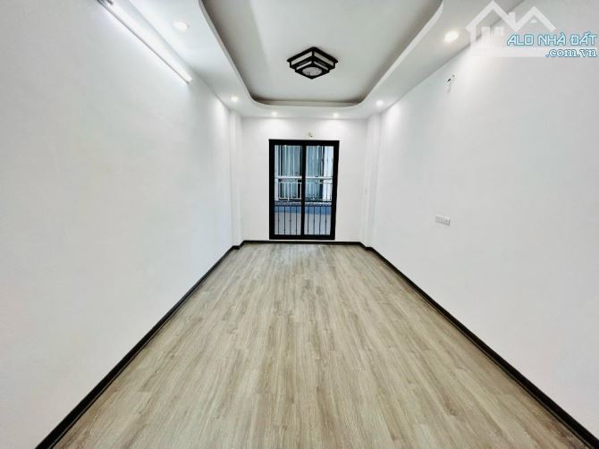 VĨNH HƯNG MẶT NGÕ NÔNG , NHÀ MỚI CỨNG ,GẦN TRƯỜNG GIÁ HƠN 5 TỶ - 1