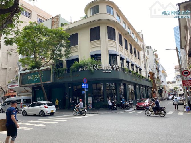 Cho Thuê Góc 2 mặt tiền số 131-133 đường Đồng Khởi với Nguyễn Thiệp, phường Bến Nghé, Quận - 1