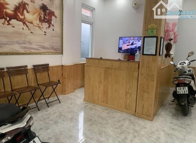 Khách sạn đường Đoàn Thị Điểm, cách chợ đêm Đà Lạt chỉ 10 phút đi bộ - giảm giá còn 6,3 tỷ - 1