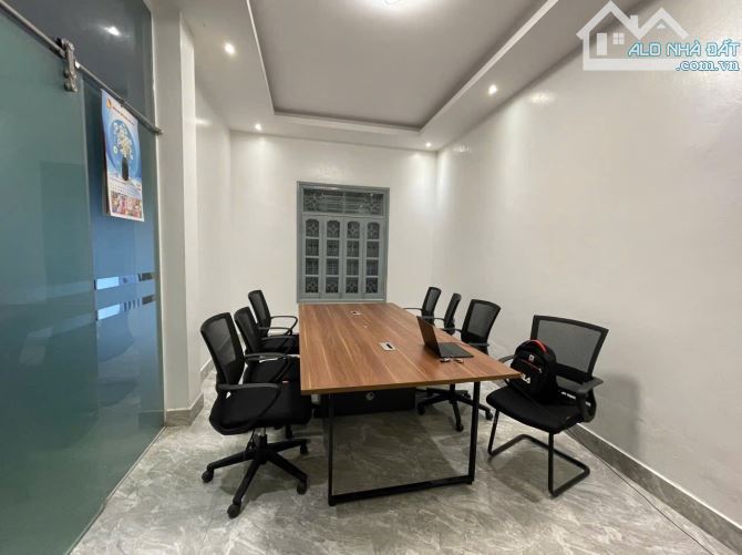 Nhà nguyên căn phố Gia Thụy cho thuê 80m2 với 5 tầng ngõ thông ô tô với giá chào 20 triệu - 1