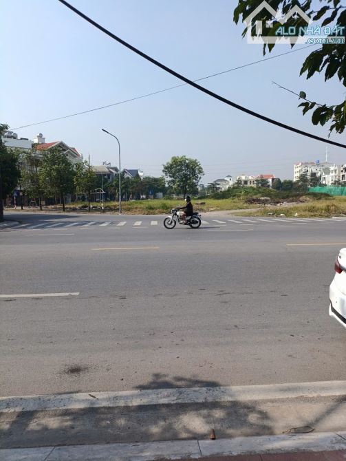 Bán nhà MP - Lý Bôn - TB,Vỉa hè rộng, MT :5m,DT:71m, Giá 5.8 tỉ - 2