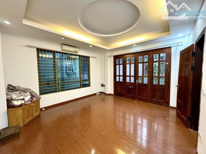 BÁN NHÀ ĐƯỜNG VƯƠNG THỪA VŨ, NGÃ TƯ SỞ. 40M2 - 5 TẦNG. GARA Ô TÔ. KINH DOANH. - 2