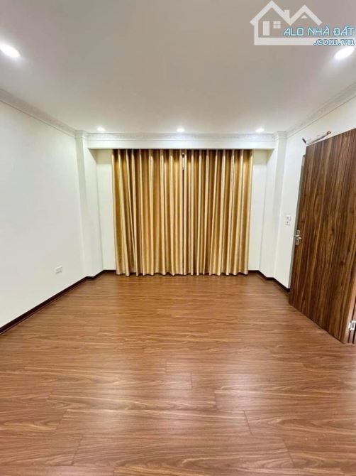 Hiếm !! Bán nhà , Nguyễn Chính - Hoàng Mai - Oto gần - 2 Thoáng - 40m2X5T giá 6.5 Tỷ - 2