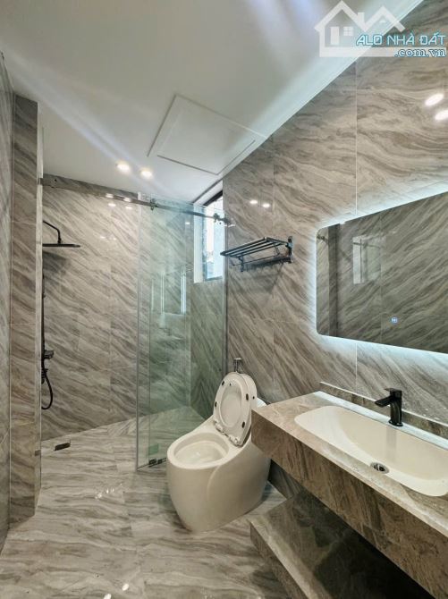Cần bán căn nhà 67mx 4.5 tầng trần nhật duật , kinh doanh ol , spa , nail . Chỉ việc xáchở - 2