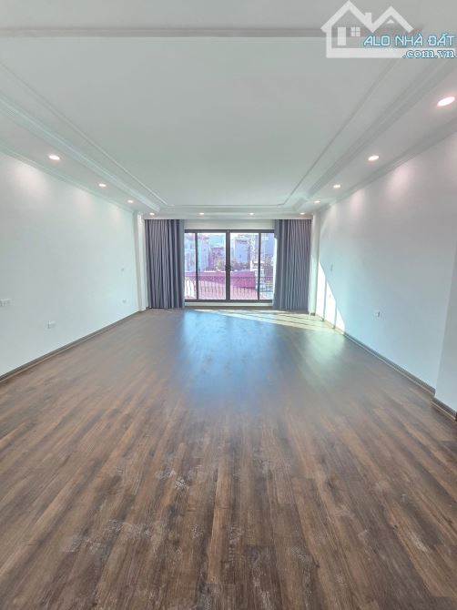 Nhà cực đệp ở luôn Lê Văn Lương Cầu Giấy. DT50m, 6 tầng 2 ngủ, MT5m Giá 20 tỷ Ngõ ô tô - 3