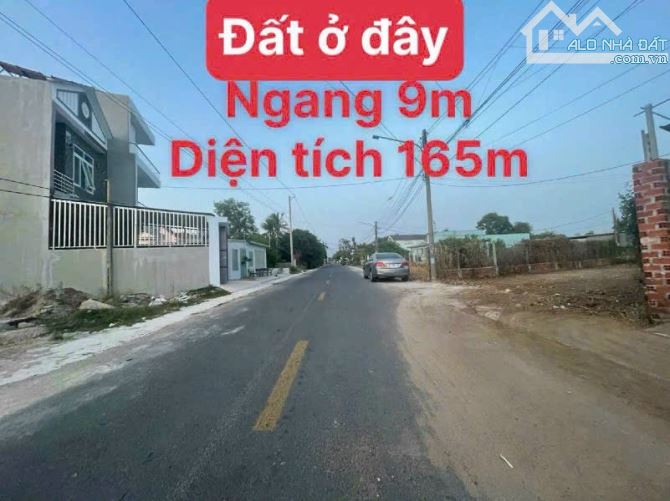 Đất mặt tiền đường nhựa ngay trung tâm An Ngãi - 165m2 có 60m2 Thổ Cư - Tiện ích đầy đủ - 3