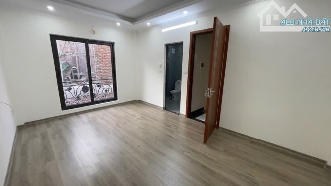 Bán nhà Vĩnh Hưng xây mới 5 tầng, lô góc 3 thoáng, ngõ nông cạnh bãi đỗ oto, 35m2 5 tỷ - 3